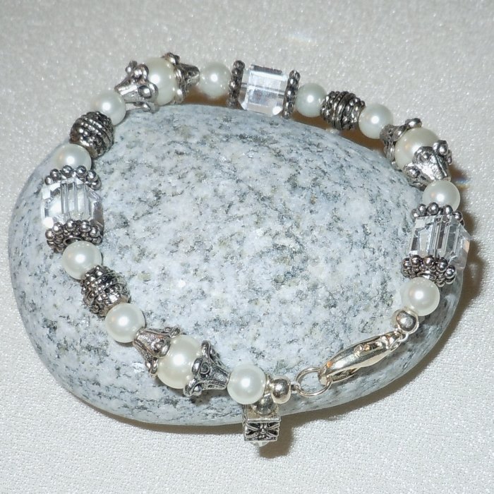 White Crystal & Glass Pearl Bracelet